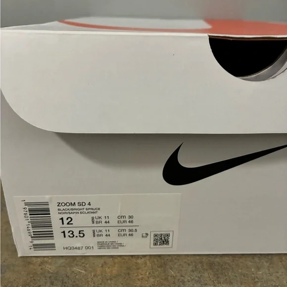 Zoom Men's Black and Teal Athletic Shoes - Picture 5 of 5